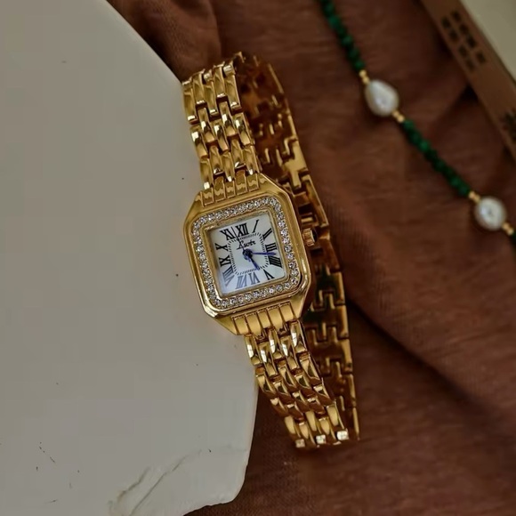 Panthere Classic Gold Crystal Stainless Steel Gold Watch - Picture 14 of 16